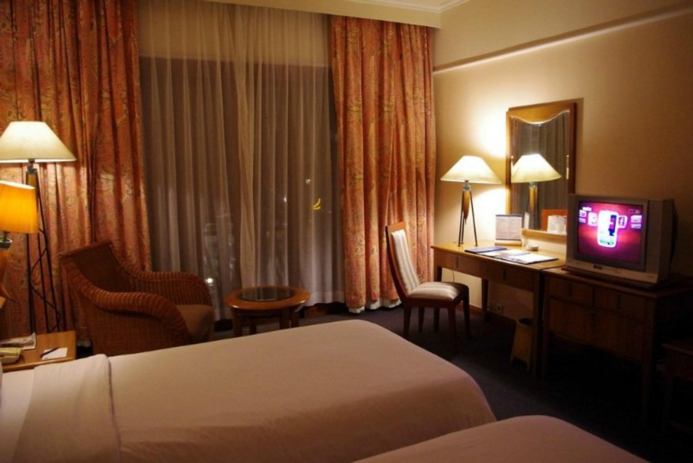 Grand Tropic Suites Hotel Surabaya Exterior photo
